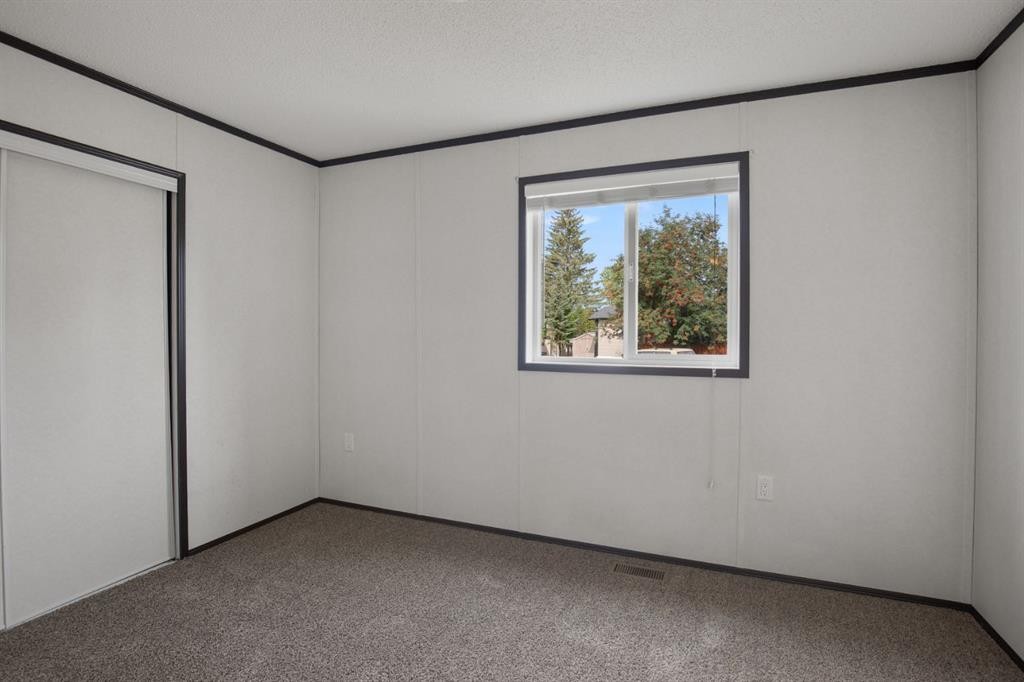 28 Parkside Drive, Red Deer, AB