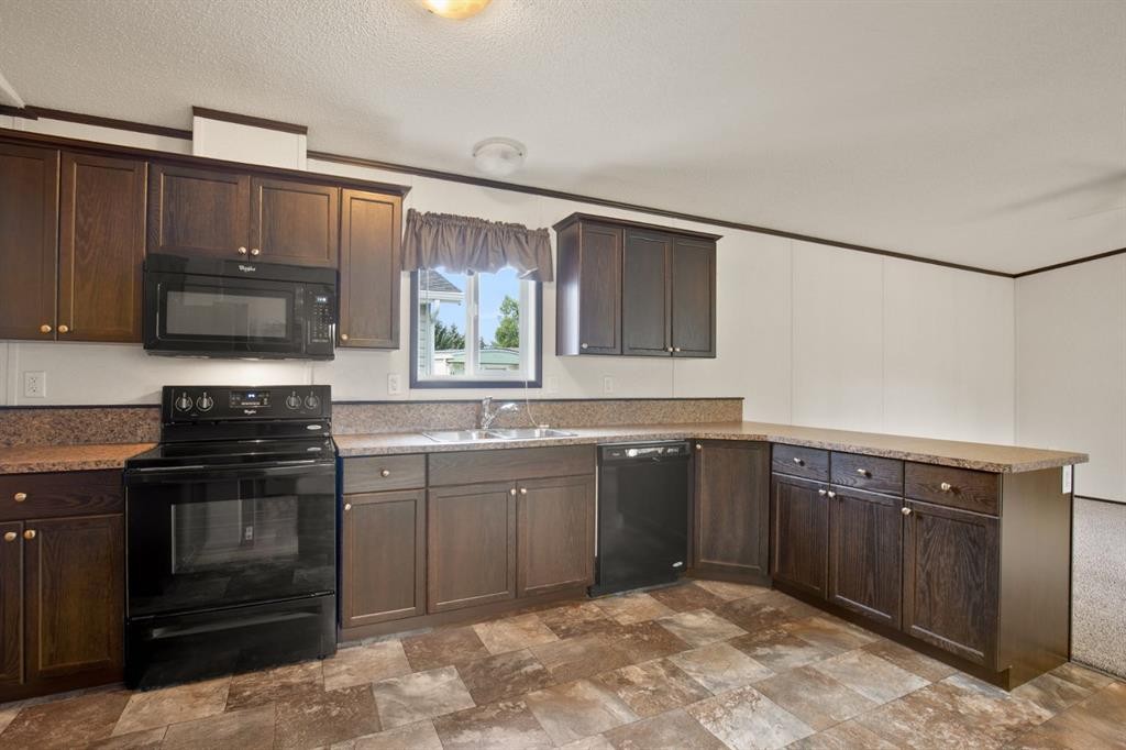 28 Parkside Drive, Red Deer, AB
