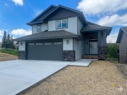 8 Henner's Place Lacombe, AB T4L 1Y9