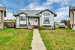 8 Hansen Close Sylvan Lake, AB T4S 2P1