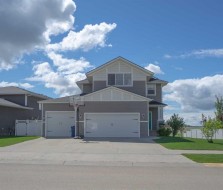 611 Robinson Avenue Penhold, AB T0M 1R0