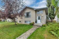 104 Old Boomer Road Sylvan Lake, AB T4S 2J1