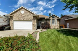 12 Iron Wolf Ridge Lacombe, AB T4L 2K2