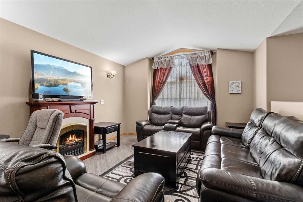 131 Deschner Close, Red Deer, AB