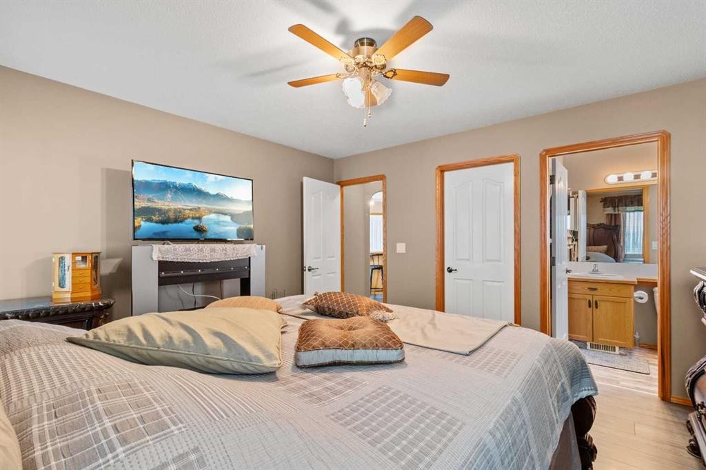 131 Deschner Close, Red Deer, AB
