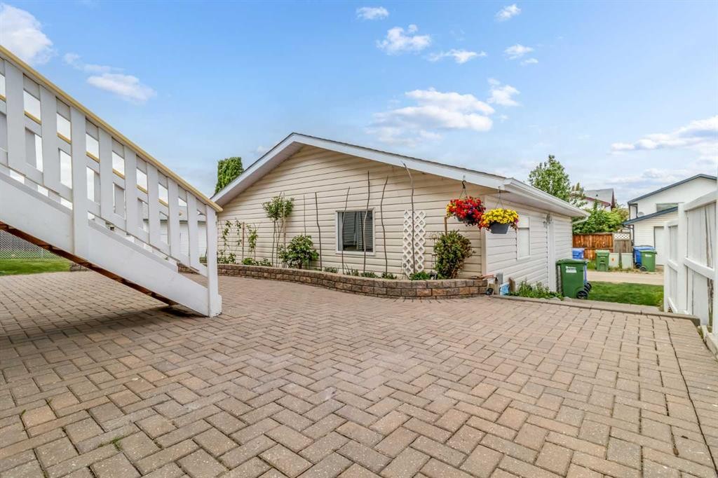 131 Deschner Close, Red Deer, AB