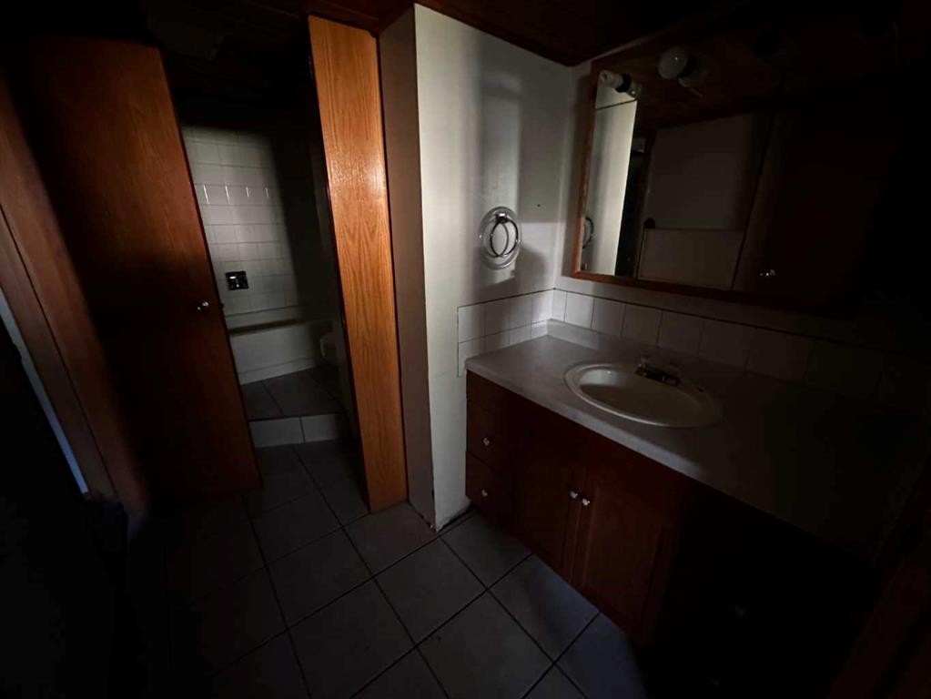 4809 51 Street, Mirror, AB - Indoor