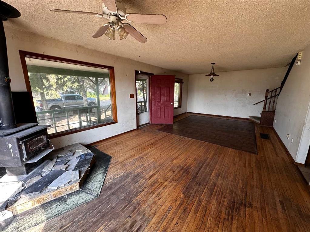 4809 51 Street, Mirror, AB - Indoor