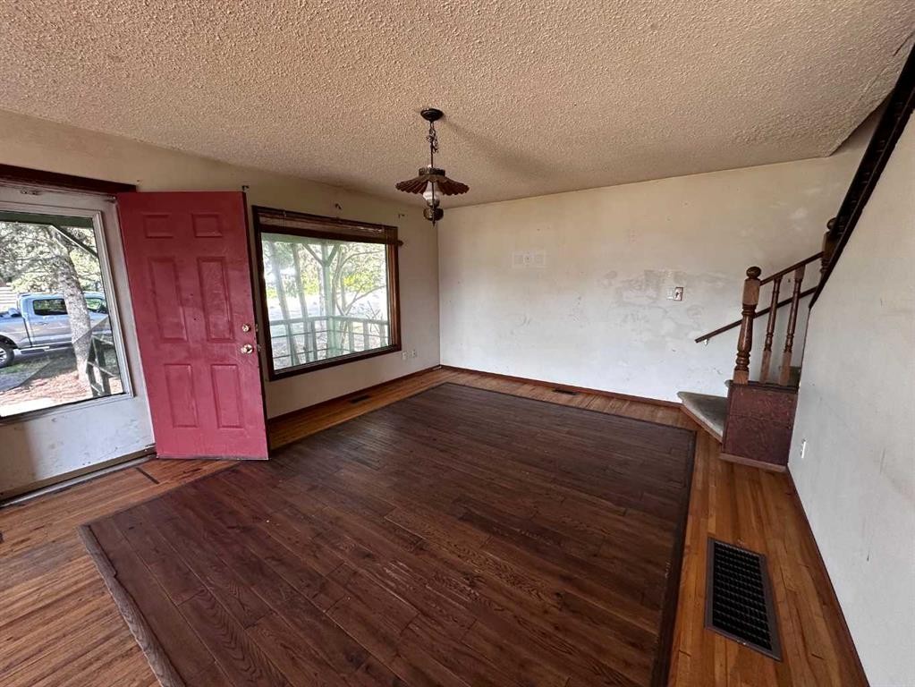 4809 51 Street, Mirror, AB - Indoor Photo Showing Other Room