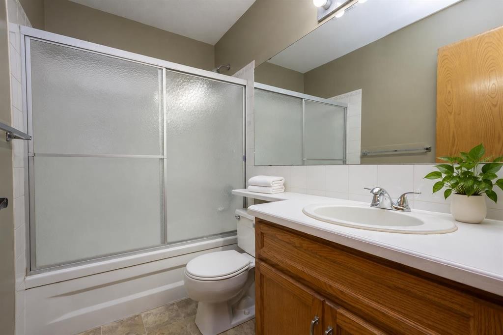 16 Davis Close, Red Deer, AB