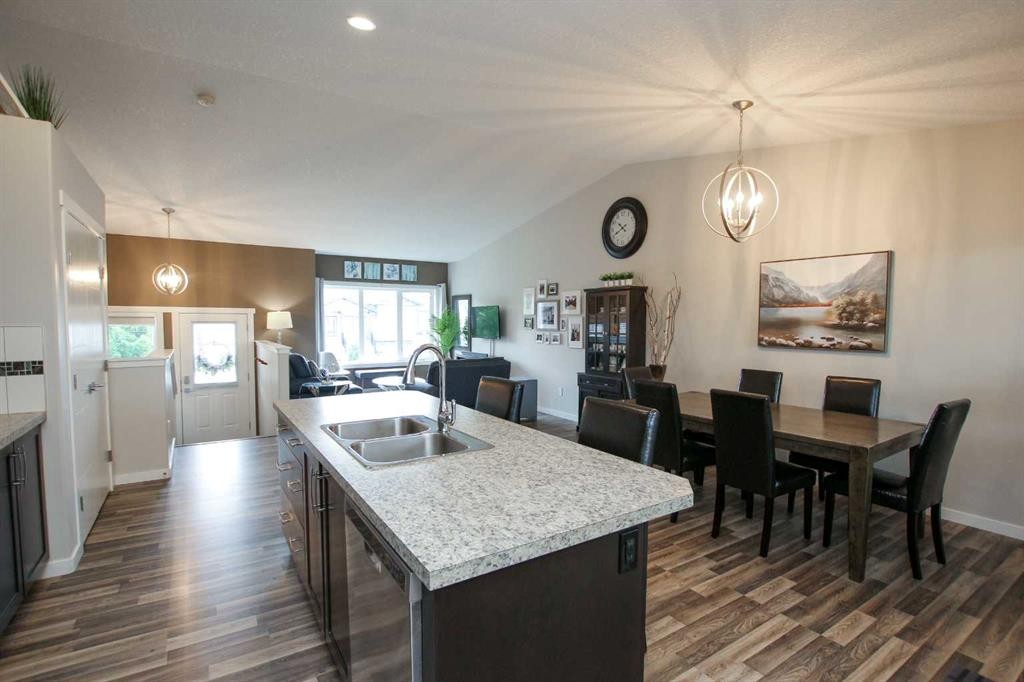 338 Spruce Street, Springbrook, AB