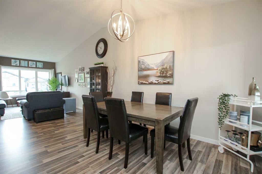 338 Spruce Street, Springbrook, AB