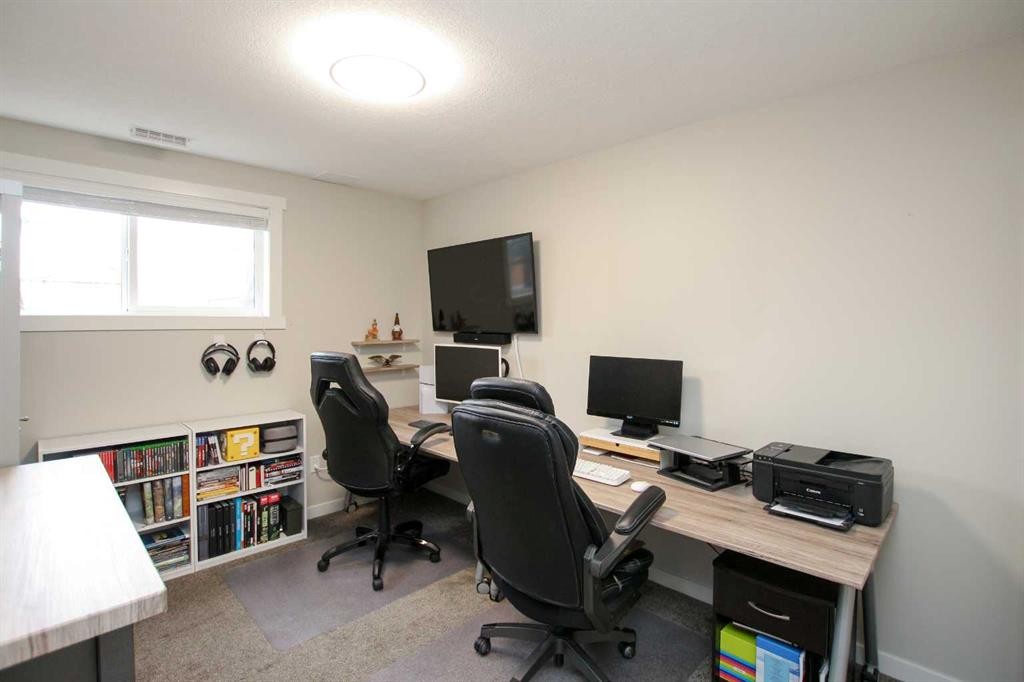 338 Spruce Street, Springbrook, AB