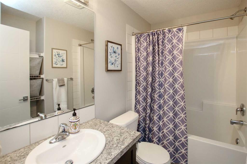 338 Spruce Street, Springbrook, AB