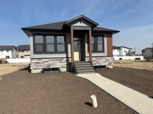 25 Ian Way  Sylvan Lake, AB T4S 0W5