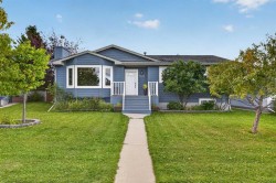 1008 2 Street NESundre, AB T0M 1X0