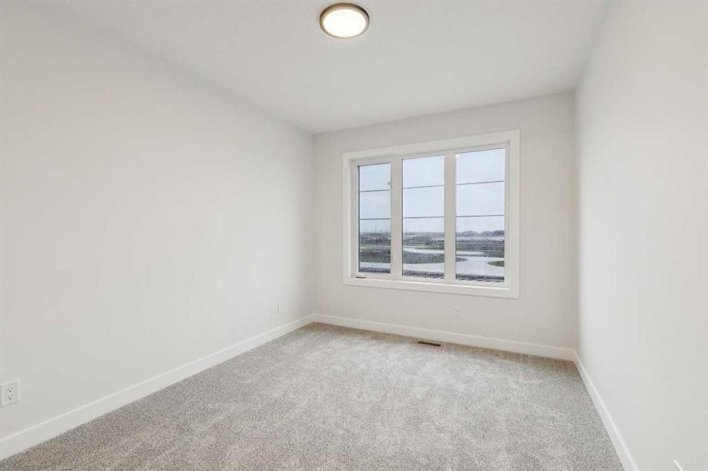 210 Sora Way Se, Calgary, AB