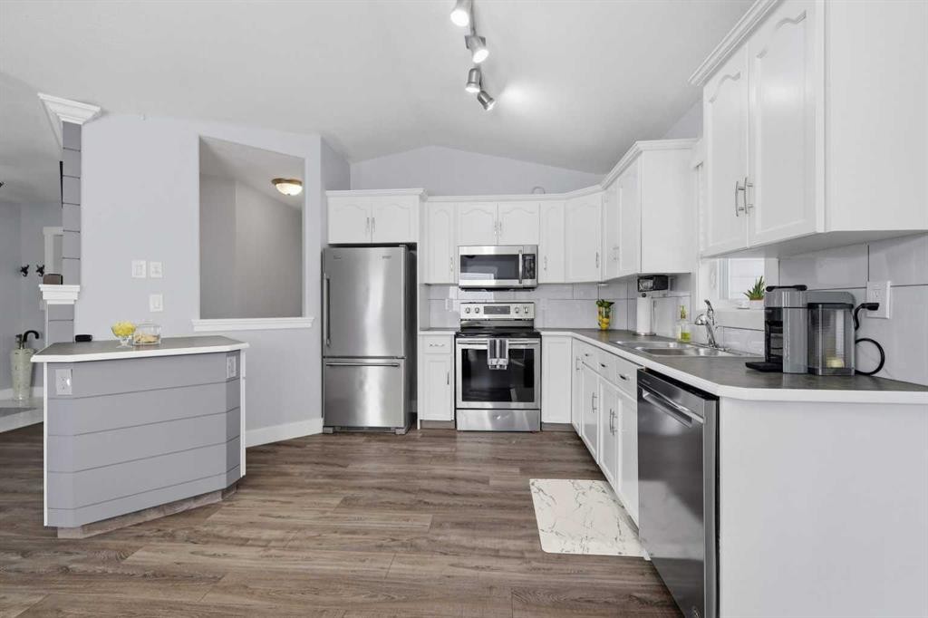35 Heenan Crescent, Sylvan Lake, AB