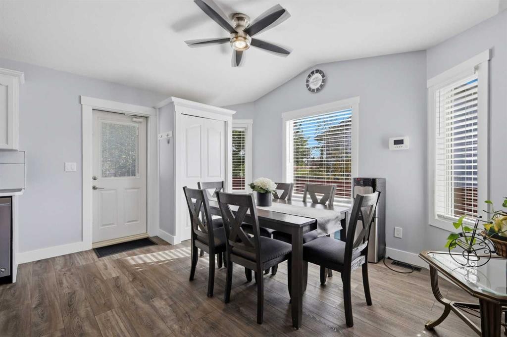 35 Heenan Crescent, Sylvan Lake, AB