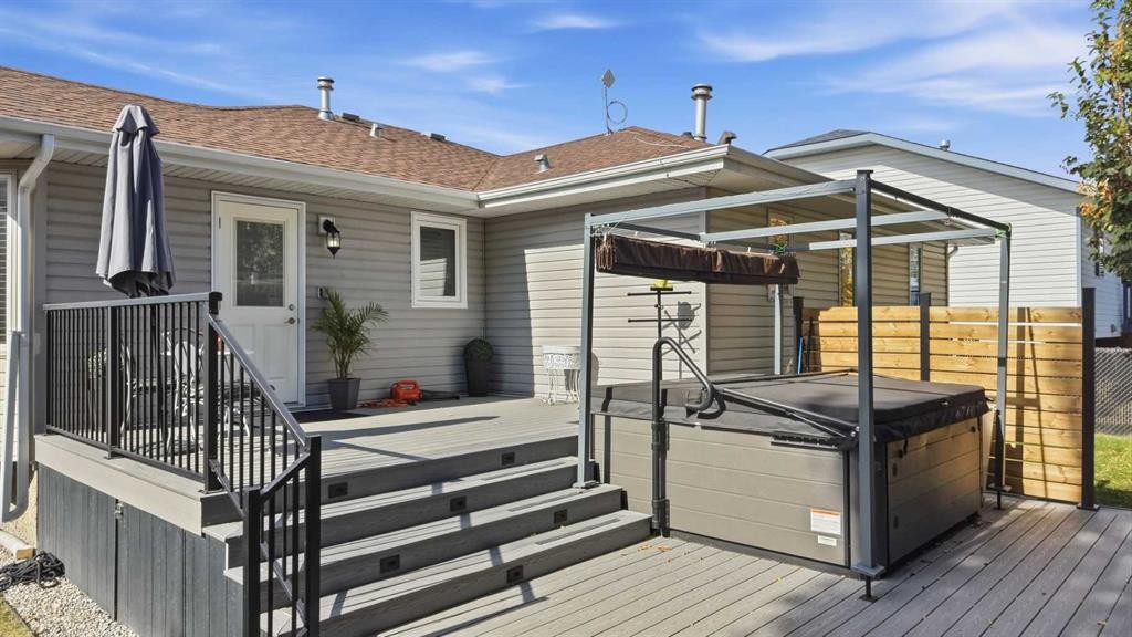 35 Heenan Crescent, Sylvan Lake, AB