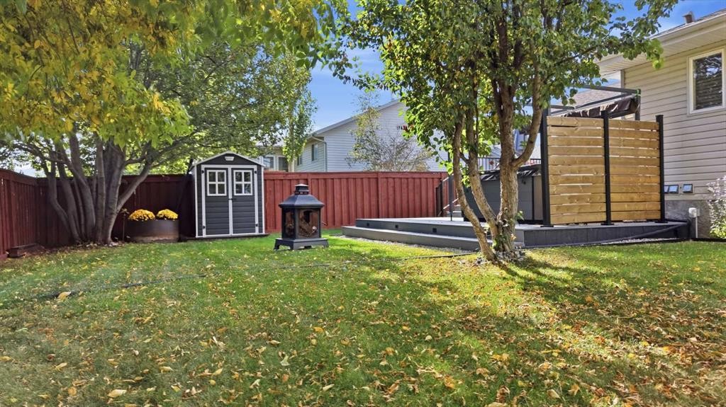 35 Heenan Crescent, Sylvan Lake, AB