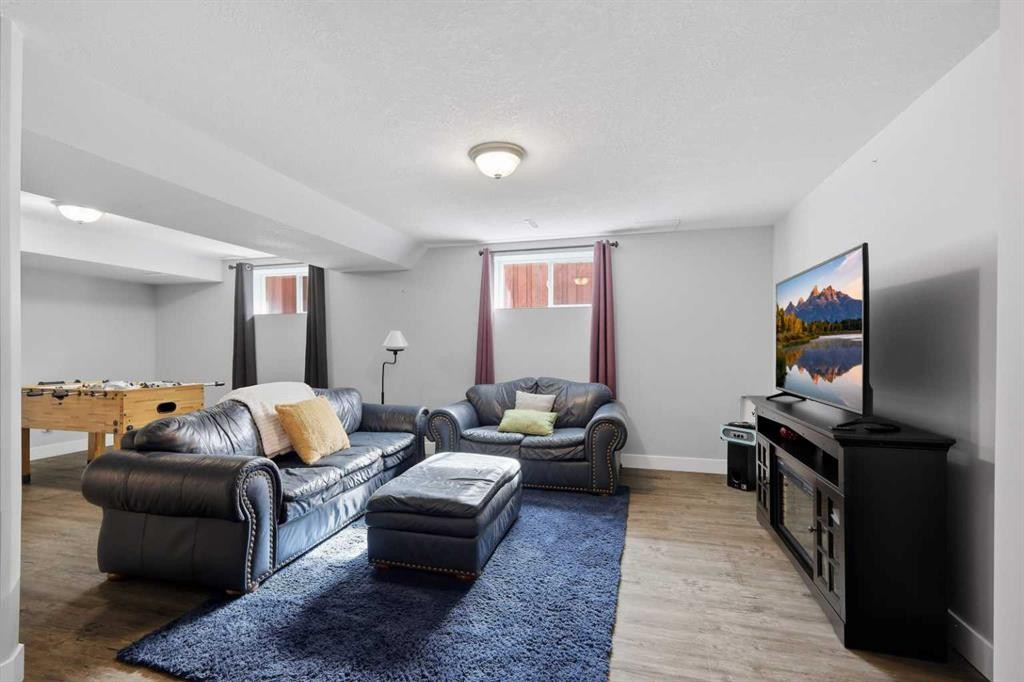 35 Heenan Crescent, Sylvan Lake, AB