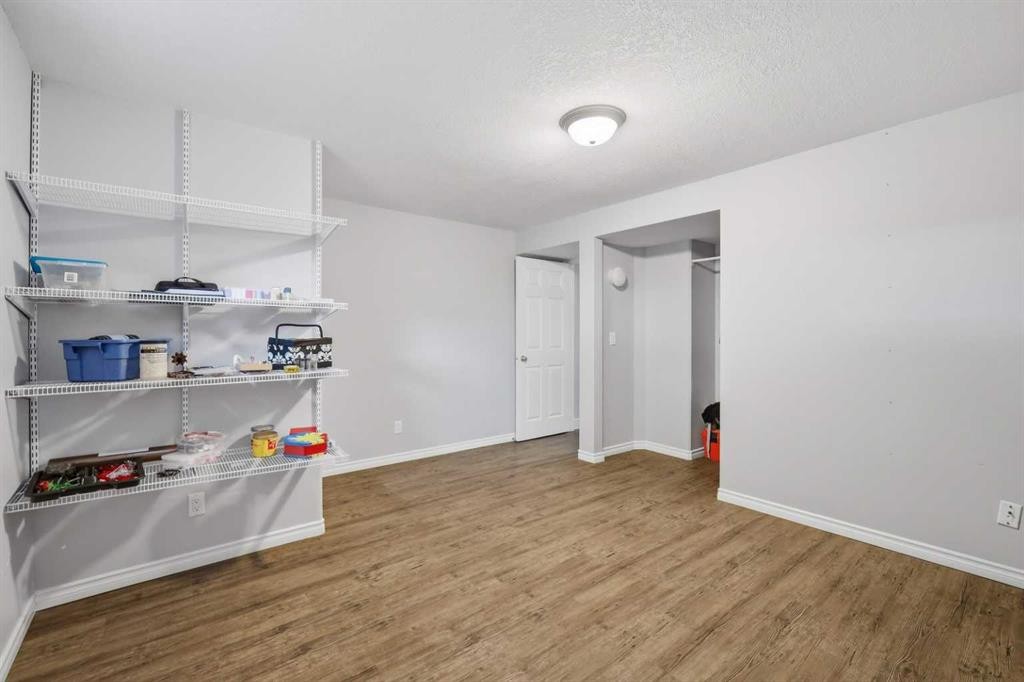 35 Heenan Crescent, Sylvan Lake, AB