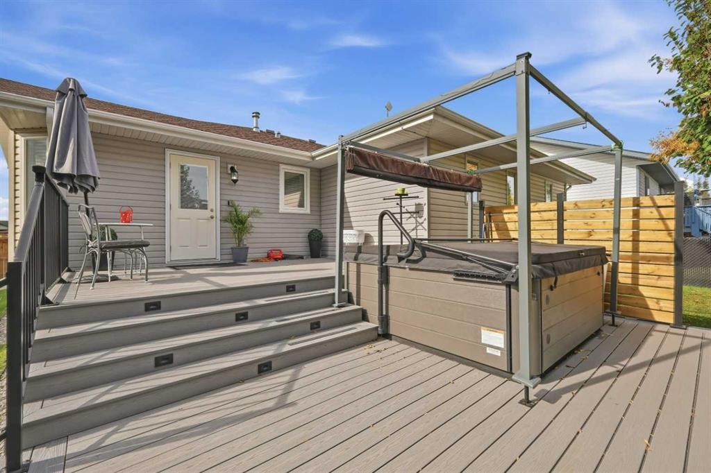 35 Heenan Crescent, Sylvan Lake, AB
