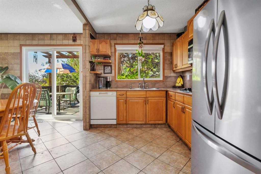 54 Lakeview Crescent, Sylvan Lake, AB