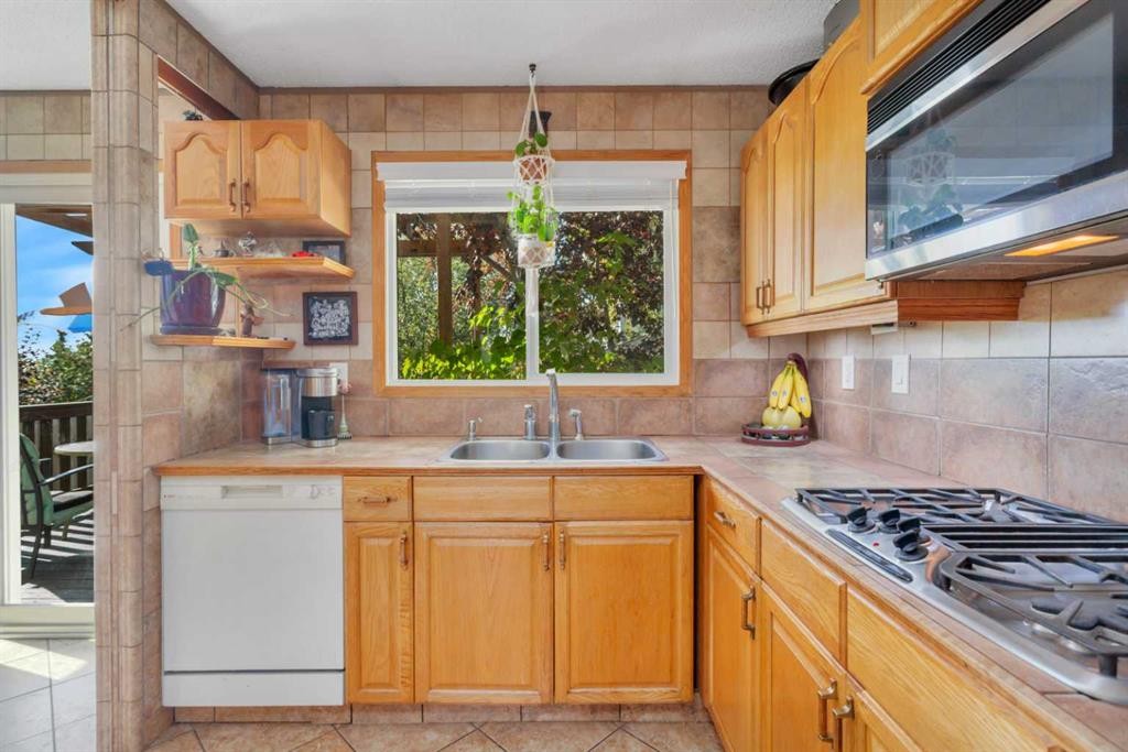 54 Lakeview Crescent, Sylvan Lake, AB