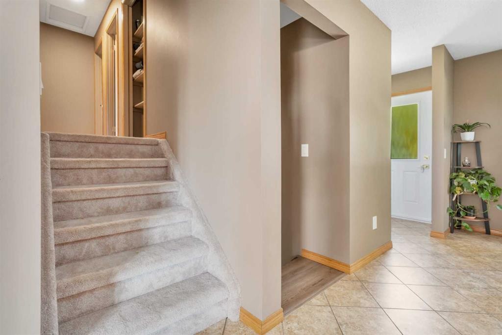 54 Lakeview Crescent, Sylvan Lake, AB