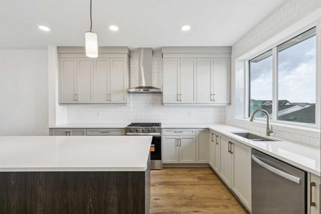 69 Bluerock Hill Sw, Calgary, AB