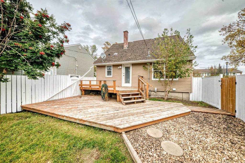 315 Spruce Street, Springbrook, AB