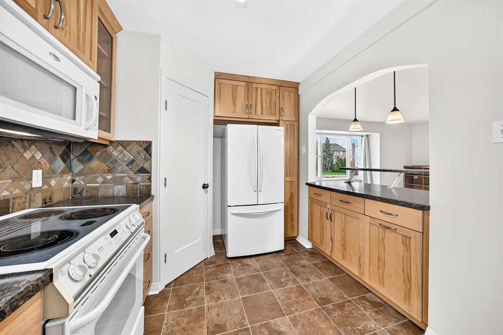 315 Spruce Street, Springbrook, AB