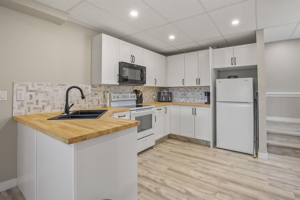 6913 59 Avenue, Red Deer, AB