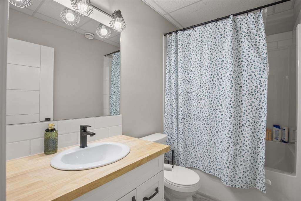 6913 59 Avenue, Red Deer, AB