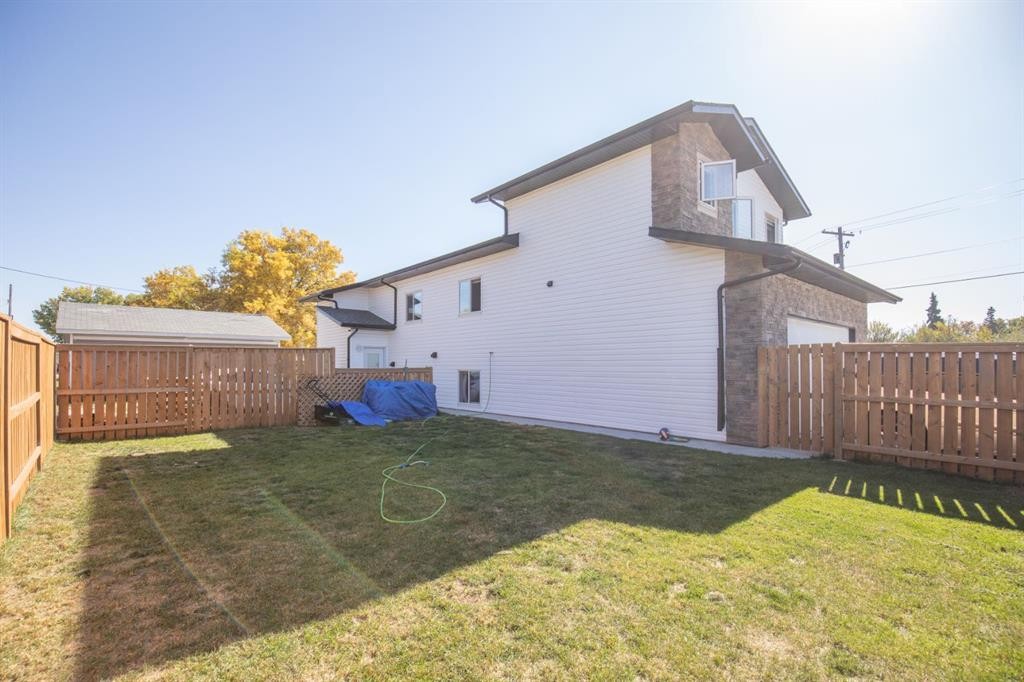 6913 59 Avenue, Red Deer, AB