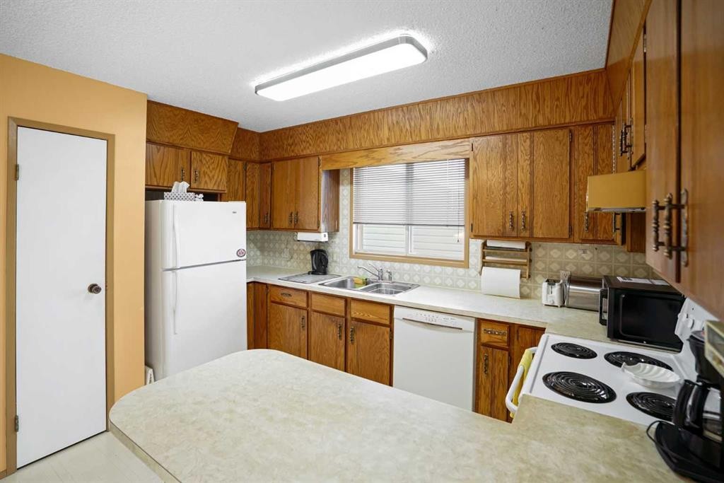 5323 55 Avenue, Viking, AB