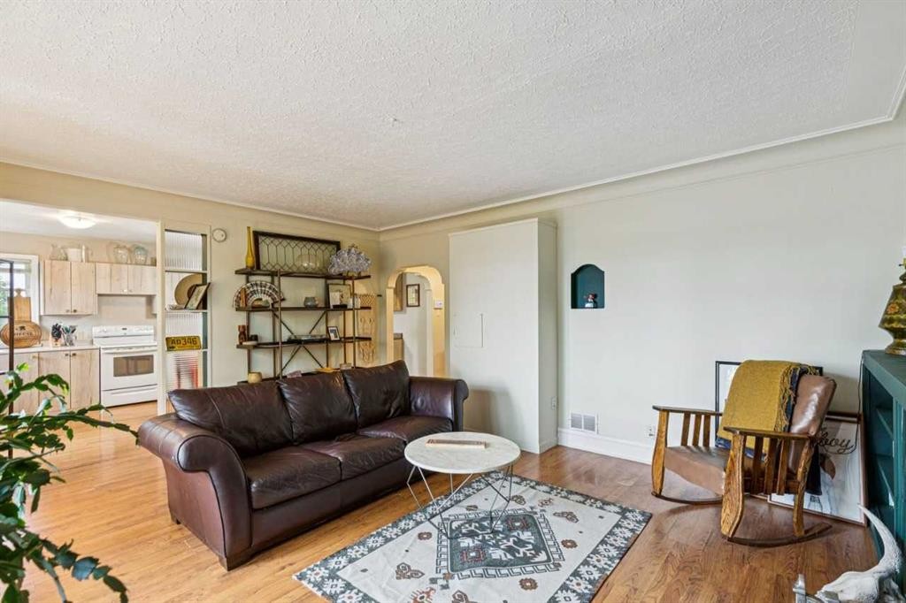 2128 17 Avenue Sw, Calgary, AB