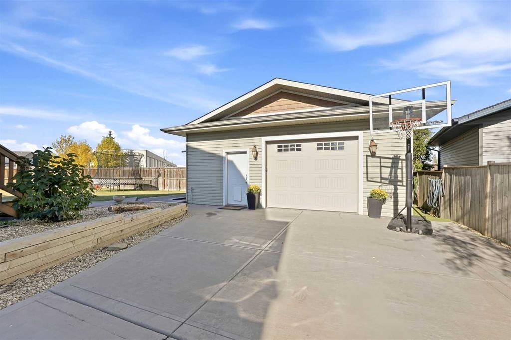 17 Hammond Close, Sylvan Lake, AB