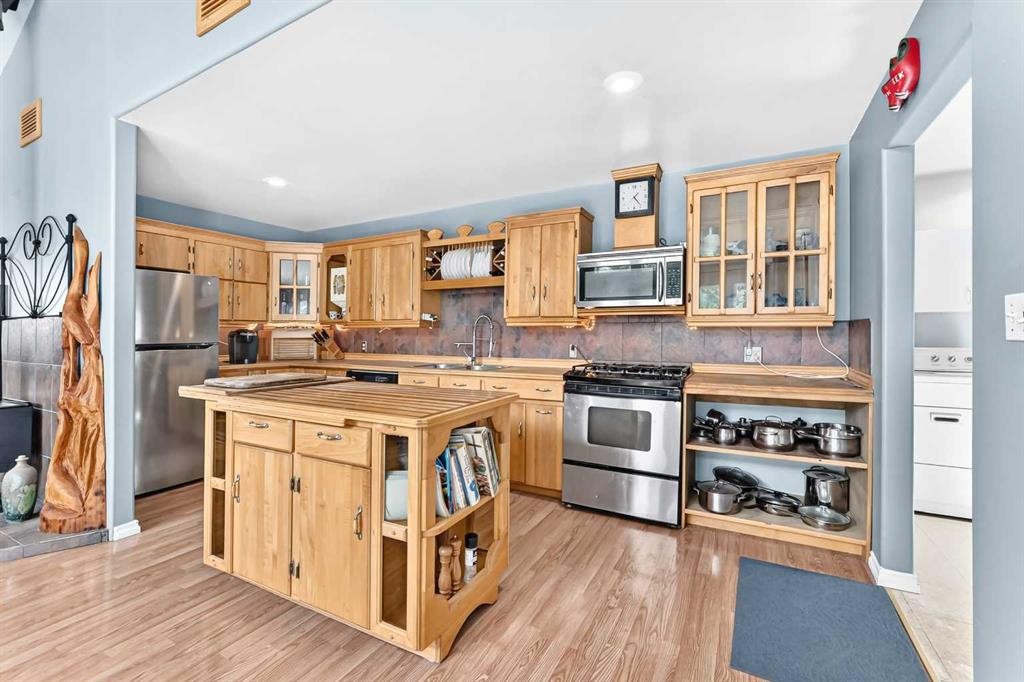 5160 & 5156 52Nd Street, Caroline, AB