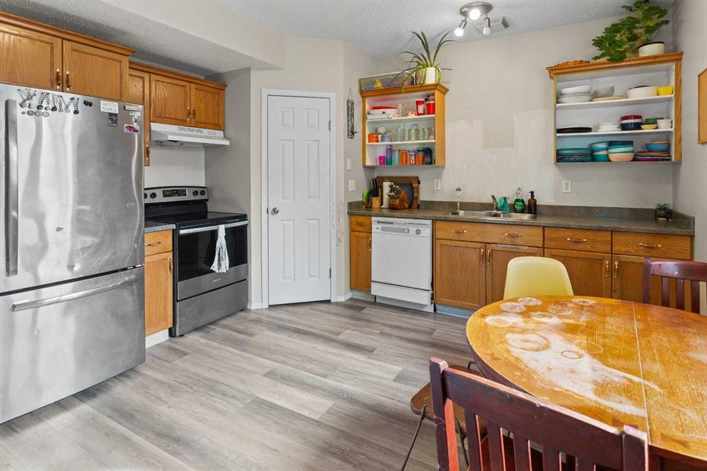 5205B 52 Avenue, Camrose, AB