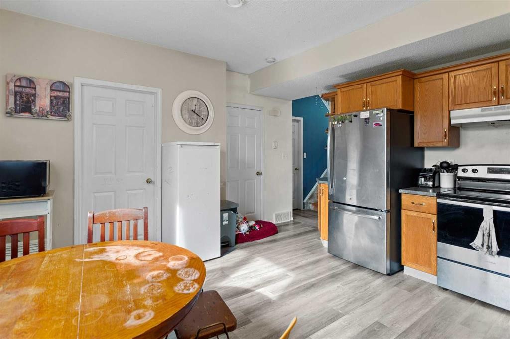 5205B 52 Avenue, Camrose, AB