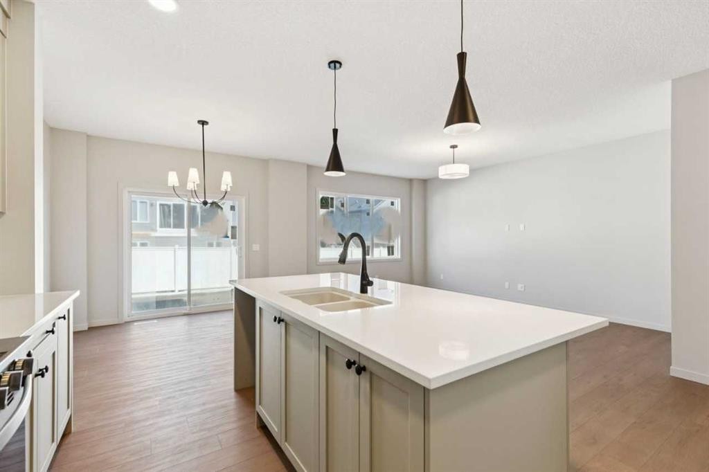 1062 Bayview Crescent Sw, Airdrie, AB