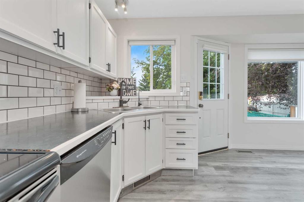 5430 45 Street, Lacombe, AB