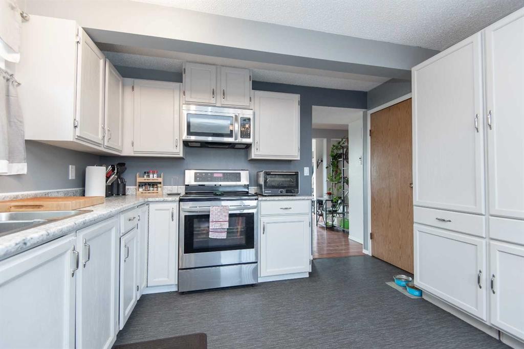 5716 71 Street, Red Deer, AB