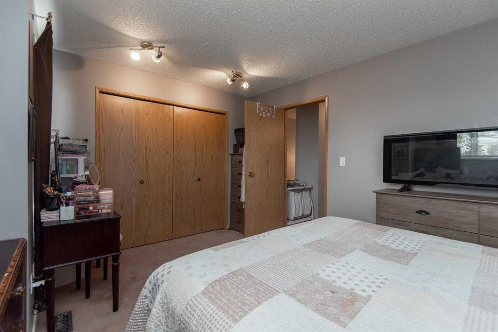 5716 71 Street, Red Deer, AB
