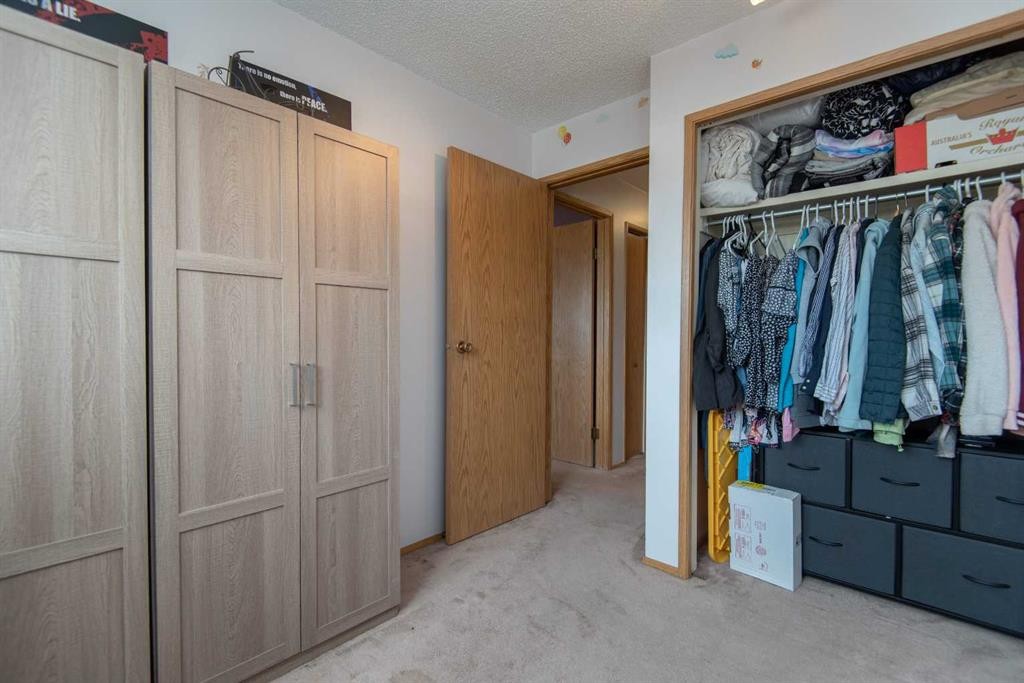 5716 71 Street, Red Deer, AB
