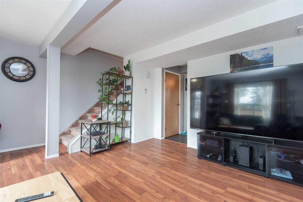 5716 71 Street, Red Deer, AB