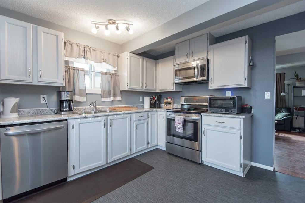 5716 71 Street, Red Deer, AB